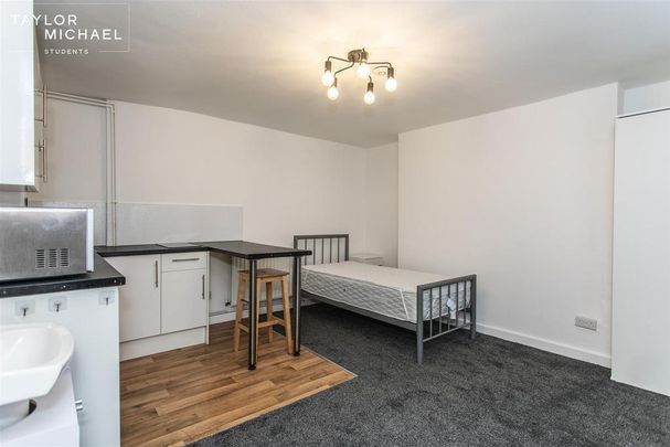 1 bedroom in a house share to rent - Photo 1