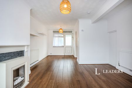 3 bedroom house to rent Hercules Road, Poole, Dorset, BH15 - Photo 2