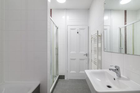 Bedsit to rent - Photo 2