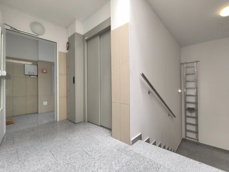 3-Zimmer-Dachgeschosswohnung mit 2 Balkonen, Wintergarten-Loggia & Weitblick - U2 Hardeggasse fußläufig - Klimaanlage & Küche - Foto 3