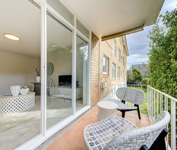 Outstanding apartment in the heart of Mosman - Photo 3