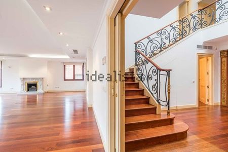 Alquiler de dúplex en Calle de la Bendición de Campos - Photo 2