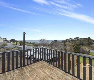 Charming Family Home with Sea Views - Photo 2