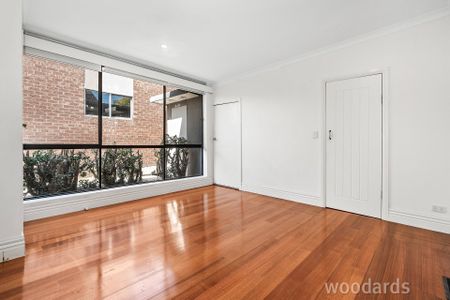 Family Home in Fantastic Location - Photo 3