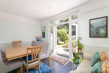 4 bedroom detached house to rent - Photo 2