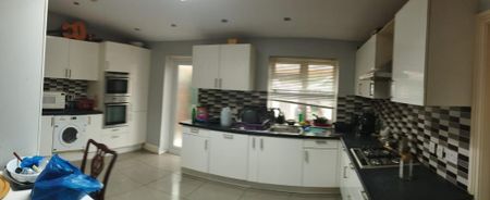 1 bedroom in a house share to rent - Photo 4