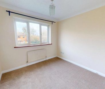 4 bedroom semi-detached house to rent - Photo 4