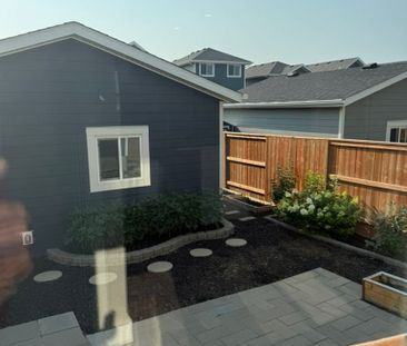 3 Bedroom Upper Unit in Rosewood – Former Showhome - Photo 5
