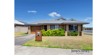 3 Bedroom Modern Home in Largs 🌟 - Photo 2