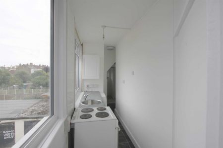 Southview Drive, Westcliff On Sea - Photo 3