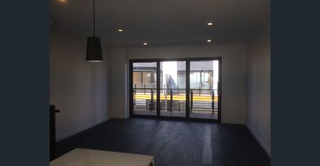 STUNNING, MODERN, CITY FRINGE - Photo 4