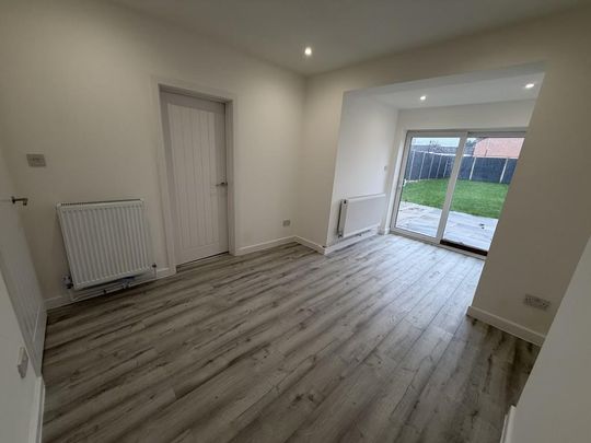 3 bedroom semi-detached house to rent - Photo 1