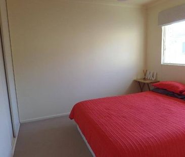 Immaculate 2 Bedroom Renovated Townhouse - Photo 2