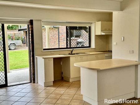 Bright & Spacious One-Bedroom Apartment Opposite Pittwater Reserve - Utilities included - Photo 2