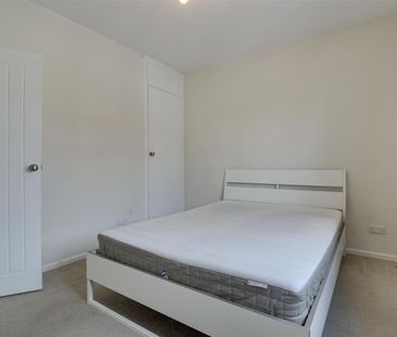 Lynn Road, Portsmouth - Photo 2