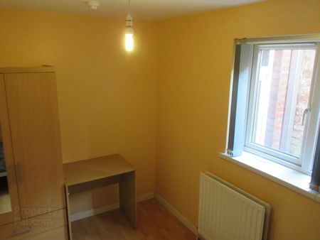 Great 4 Bedroom Apartment, 68a University Avenue, Queens Quarter, Belfast - Photo 3