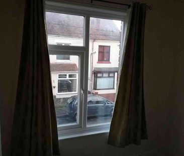 Grove Road, CV10 - Photo 5