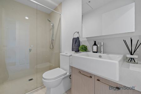 Sensational Modern Apartment With Million Dollar Views - Photo 4
