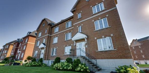 Bois-franc: 2 bedroom condo on 2 floors - Photo 2