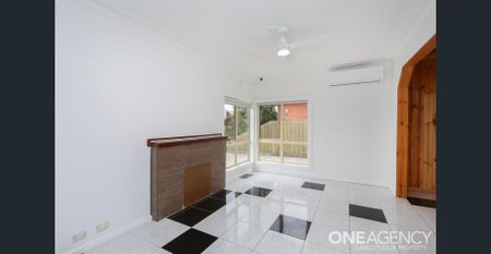 Spacious 3-Bedroom Home in the Heart of St Albans - Photo 2