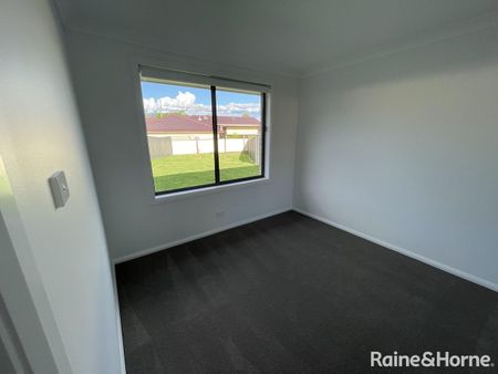 Spacious 2 bedroom unit - Photo 5