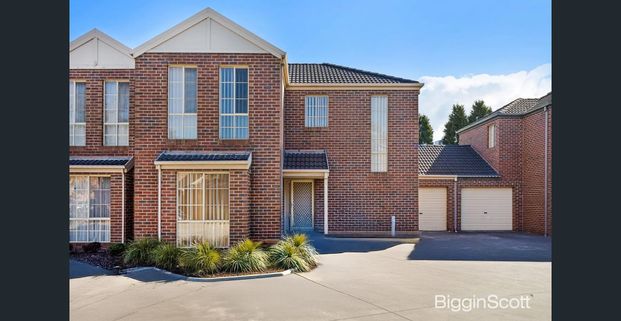 Spacious Two-Storey Townhouse in Quiet, Convenient Location - Photo 1