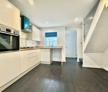 2 bedroom terraced house to rent - Photo 4