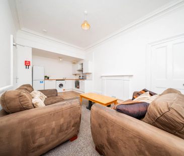 3 bedroom flat to rent - Photo 1