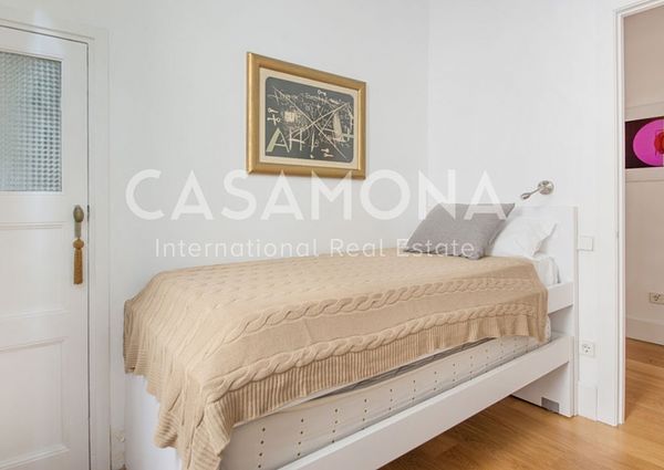 Modern 3 Bedroom Apartment with Private Terrace in Eixample