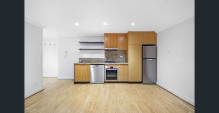 Stylish one-bedroom with private courtyard - Photo 5