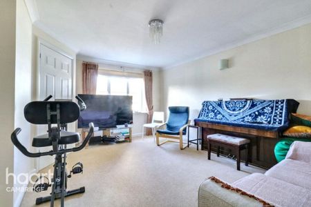 4 bedroom link detached house to rent - Photo 2