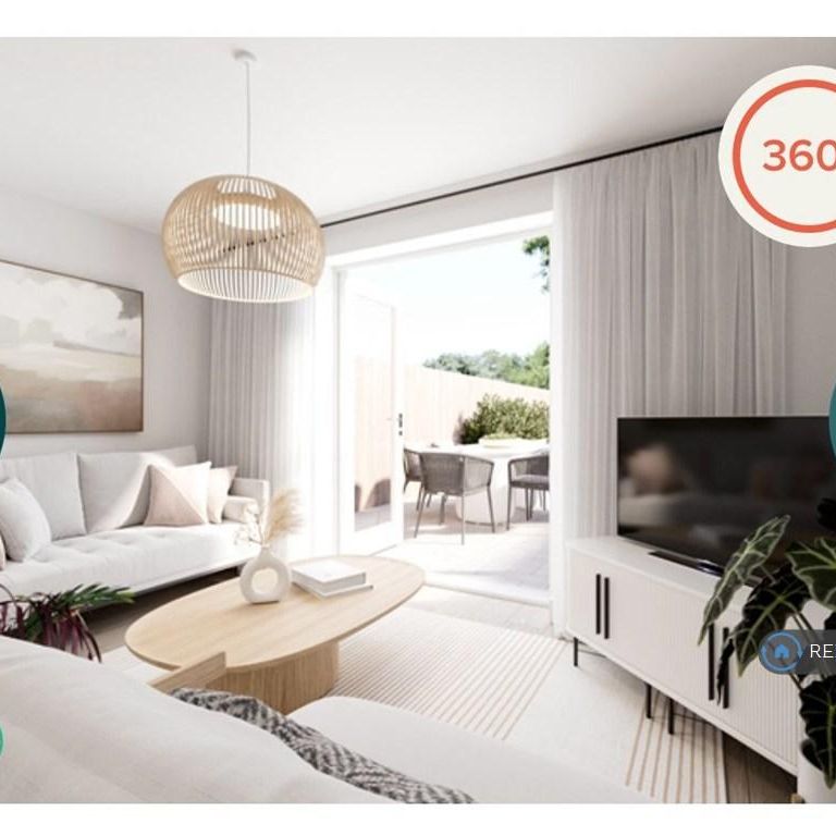 3 bedroom semi-detached house to rent - Photo 1