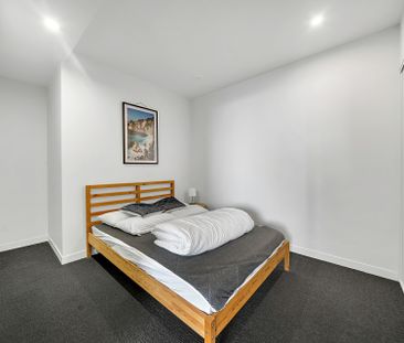 Spacious 2-Bedroom Apartment in Prime Melbourne CBD Location - Avai... - Photo 5