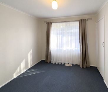 Comfortable Two-Bedroom Home in Convenient Location - Photo 3