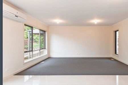9A Aintree Street, Mooroolbark - Photo 2