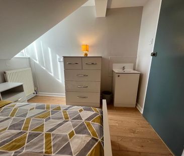 Camden Street, Room 8, R2 & R4. All Bills Included, Belfast, BT9 6AU - Photo 5
