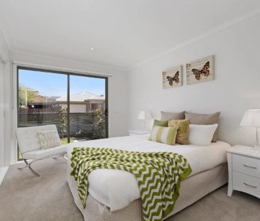 STREET FRONT PRIVATE TOWNHOUSE, WALKING DISTANCE TO SOUTHLAND! - Photo 5