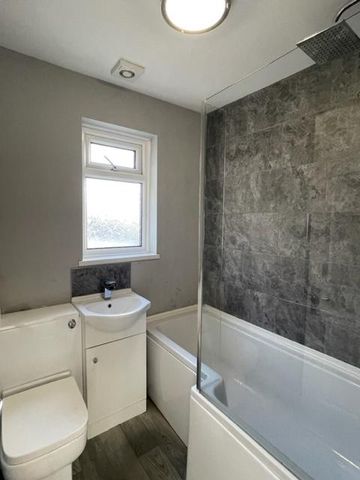 2 bedroom semi-detached house to rent - Photo 5