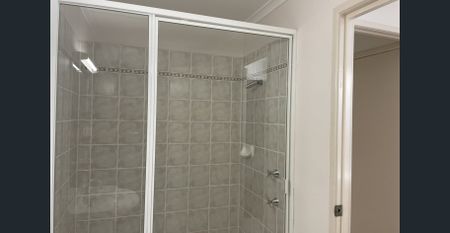 Charming 1-Bedroom Unit in the Heart of Gladstone Central – Convenient, Low-Maintenance Living! - Photo 5