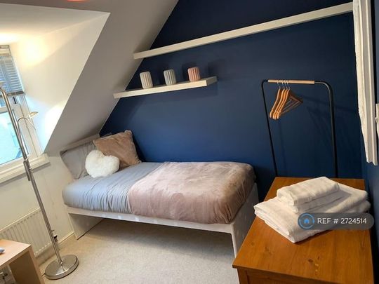 1 bedroom in a house share to rent - Photo 1