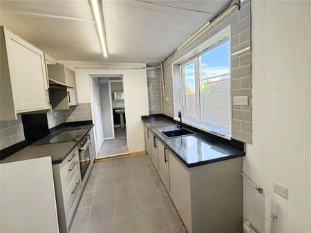 2 bedroom terraced house to rent - Photo 5