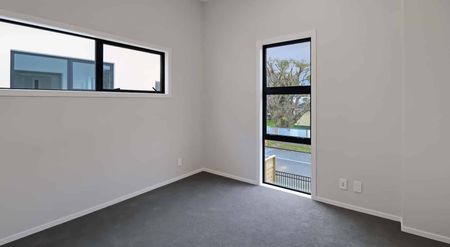 Naenae Living - Photo 2