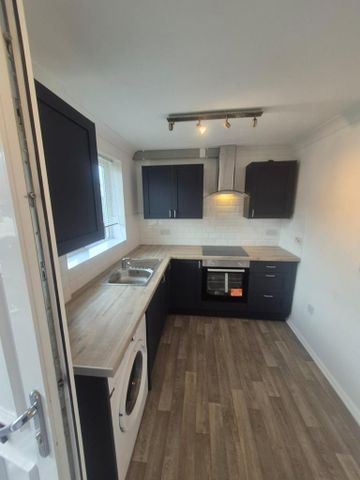 2 bedroom terraced house to rent - Photo 4