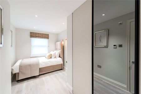 Completely modernised three bedroom townhouse moments from Marylebone - Photo 5