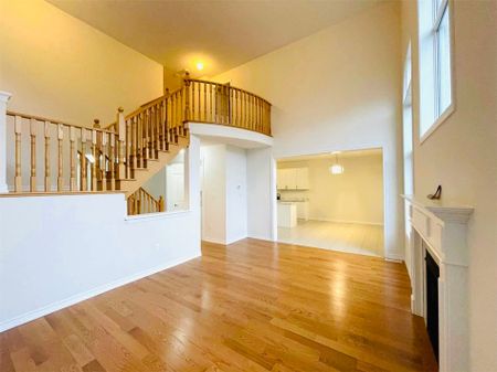 For Lease - 10 Benn Avenue, Georgina, Ontario - Photo 3