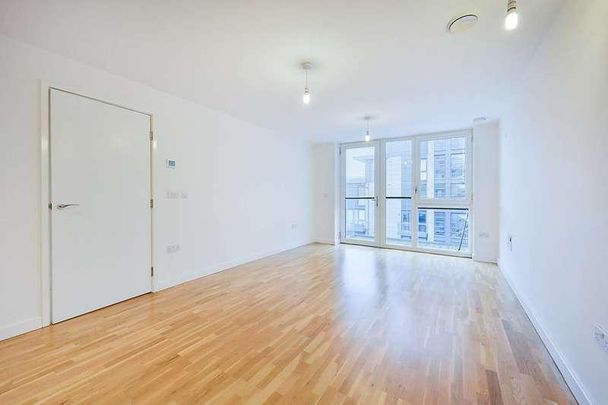 Vale Court, Brentford, TW8 - Photo 1