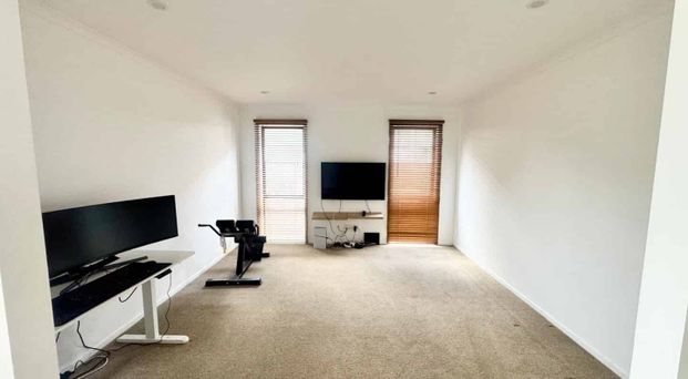 Spacious 4-Bedroom Family Home in Kumeu - Photo 1