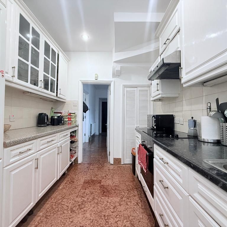 Bowes Road, East Acton, London, W3 7AD - Photo 1
