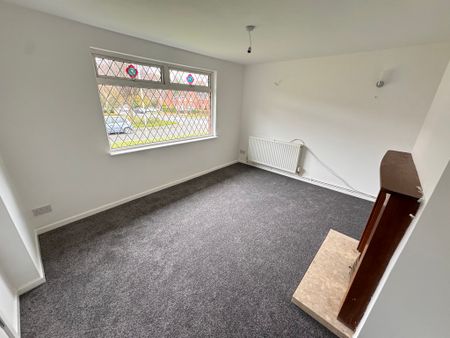 Kinfare Drive, Tettenhall Wood, Wolverhampton - Photo 2