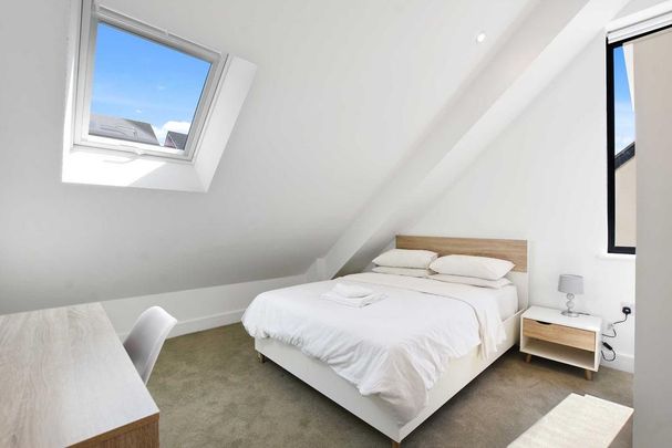 6 bedroom detached house to rent - Photo 1